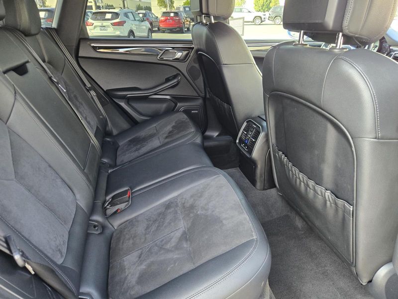 2016 Porsche Macan S photo 23