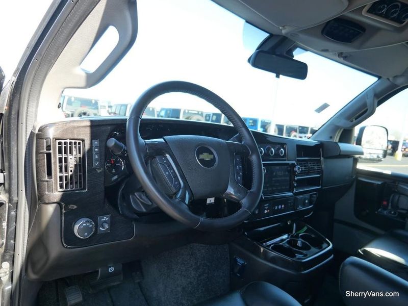 2022 Chevrolet Express Cargo Image 21