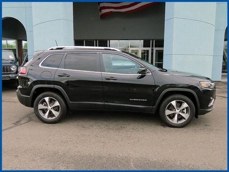 2021 Jeep Cherokee LimitedImage 2