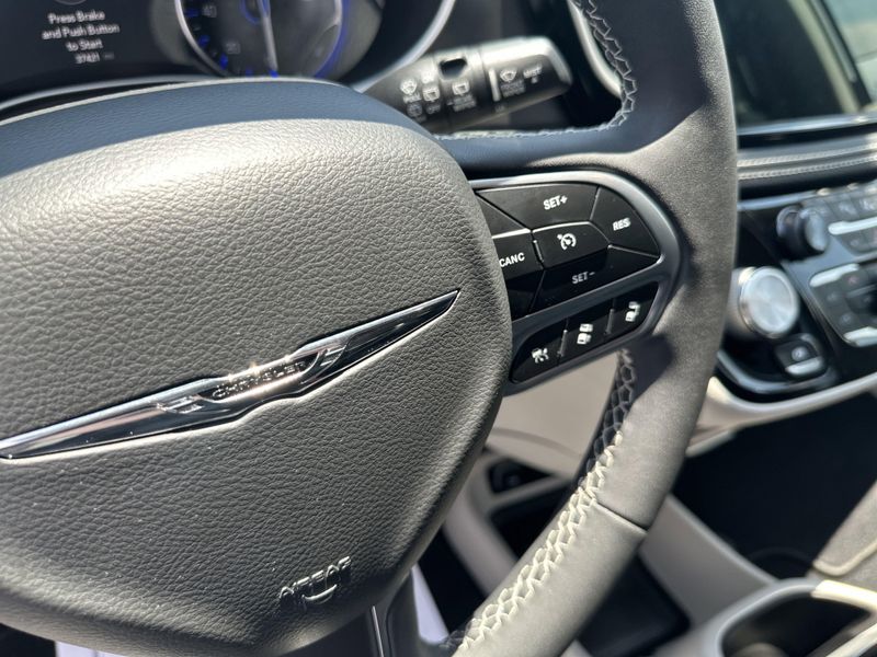 2022 Chrysler Pacifica Touring LImage 26