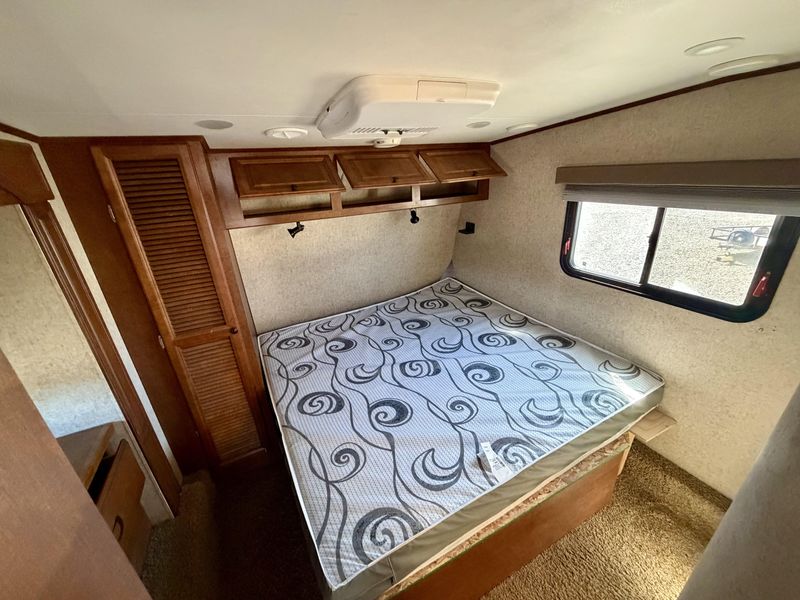 Used 2012 HEARTLAND BIGHORN 3185RL Image 9