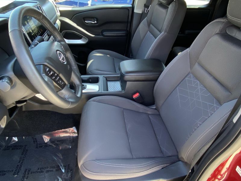 Used 2025 Nissan Frontier SVImage 15