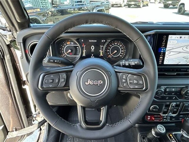 New 2025 Jeep Wrangler 4-door RubiconImage 17