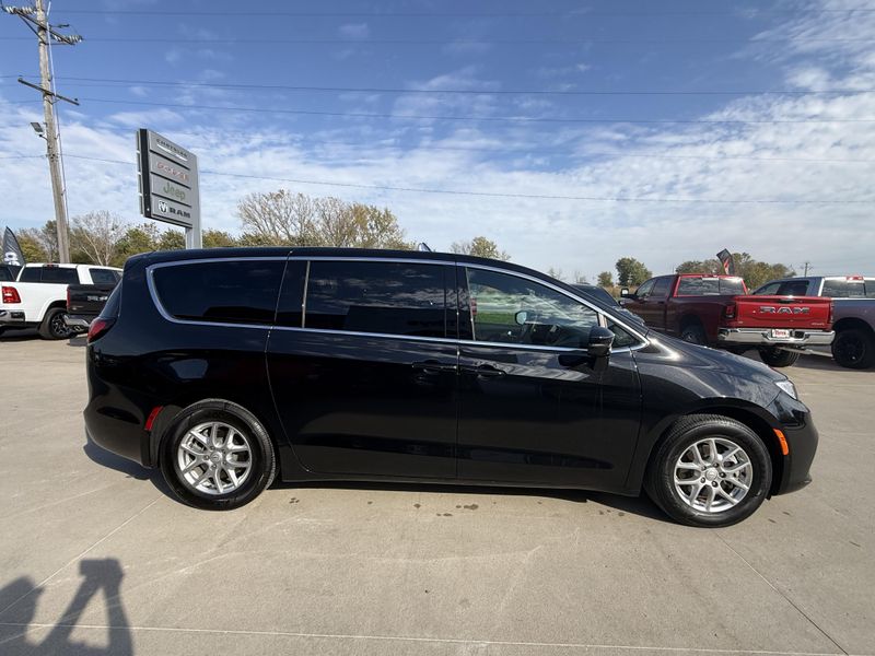 Used 2026 Chrysler Pacifica SelectImage 34
