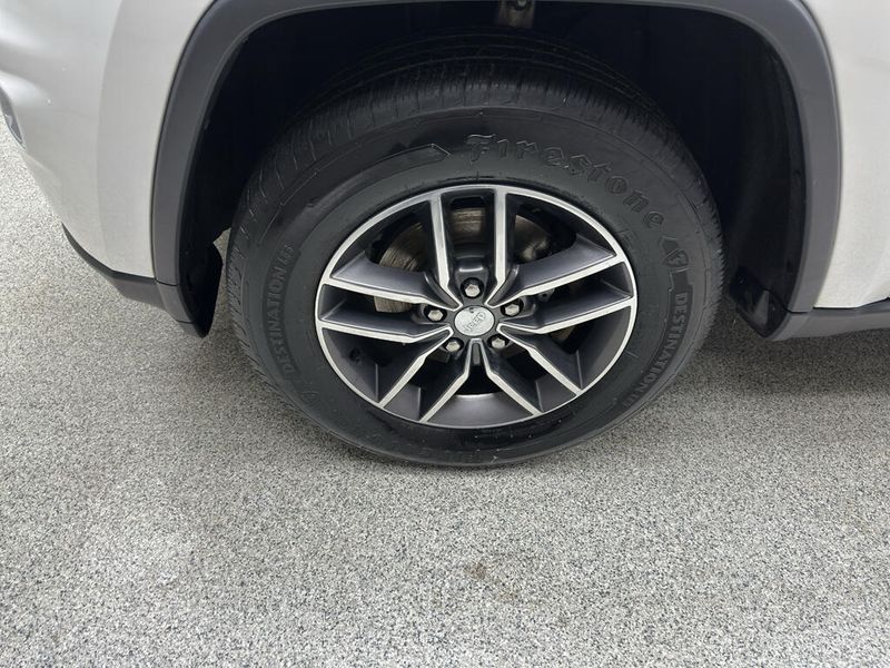 Used 2017 Jeep Grand Cherokee LimitedImage 7