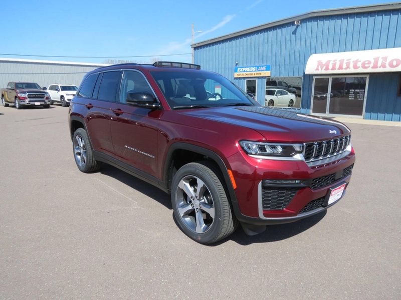 New 2026 Jeep Grand Cherokee Limited 4x4Image 2
