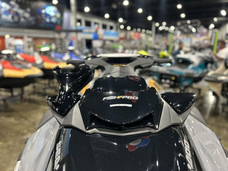 New 2025 Sea-Doo FISHPRO TROPHY 170 (SOUND SYSTEM) Image 6