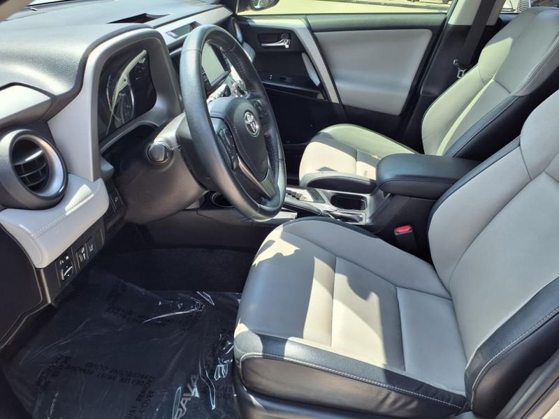 2016 Toyota RAV4 LimitedImage 13