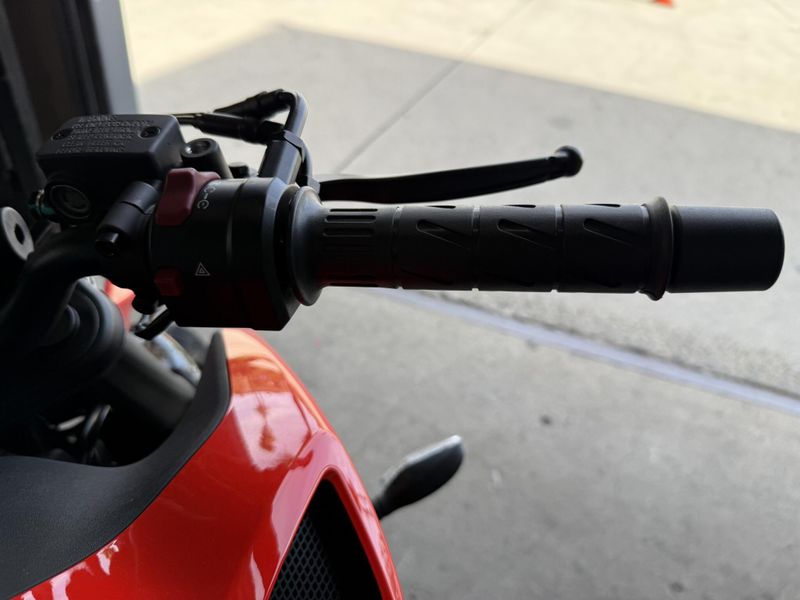 New 2025 CFMOTO 300NK Image 13
