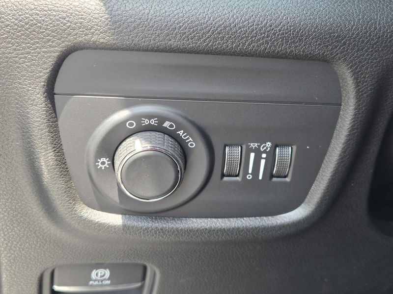 New 2026 Jeep Grand Cherokee L Laredo Altitude 4x4