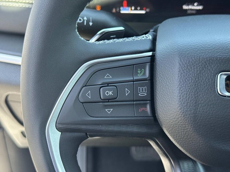 New 2026 Jeep Grand Cherokee Laredo X 4x2