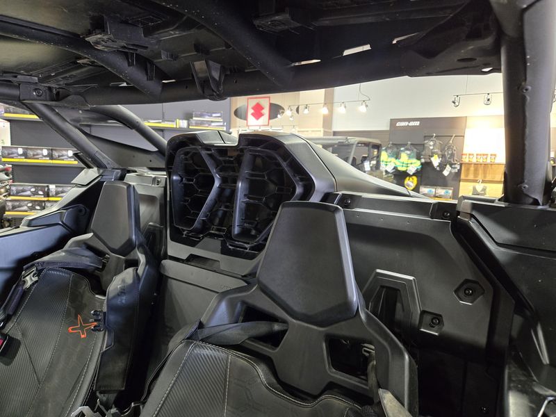 NEW 2026 CAN-AM MAVERICK R X RS 999T DCT Image 19