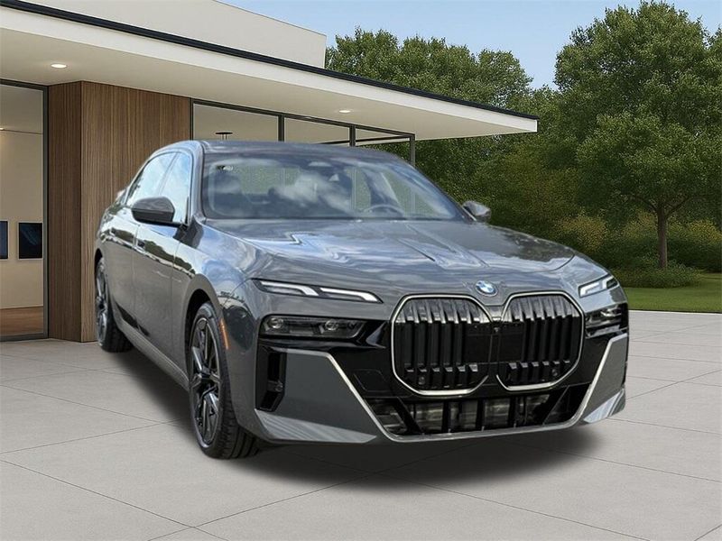 Used 2025 BMW 7 Series 760i xDriveImage 4
