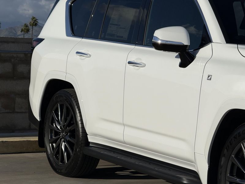 New 2026 Lexus LX 700h F SPORT HandlingImage 5