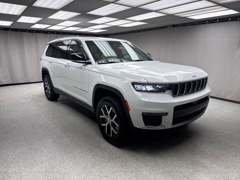 2025 Jeep Grand Cherokee L Limited 4x4Image 4