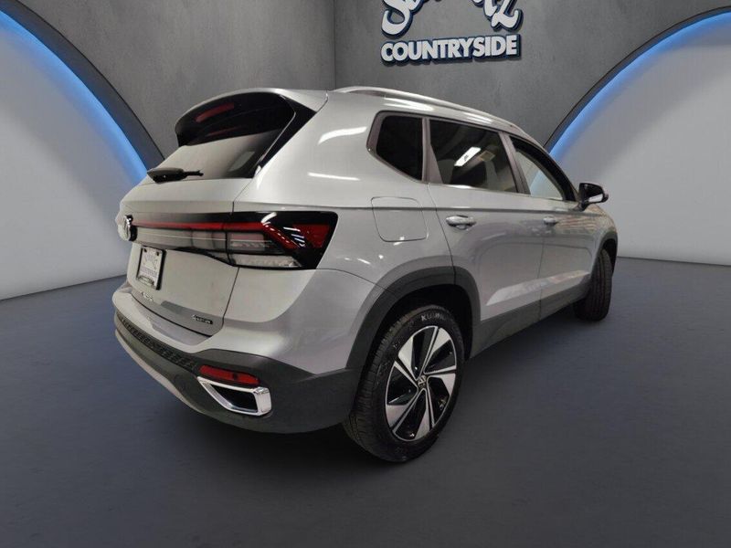 Used 2025 Volkswagen Taos SE 4-Motion AWDImage 8
