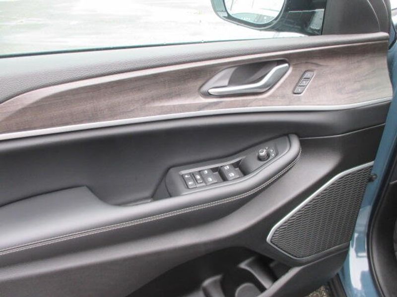 New 2026 Jeep Grand Cherokee Limited 4x4Image 19