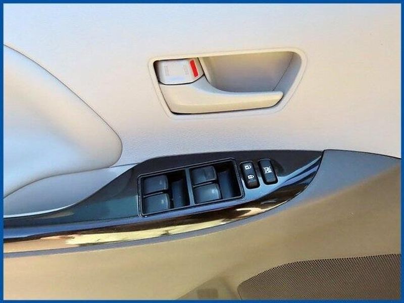 2014 Toyota Sienna LEImage 13