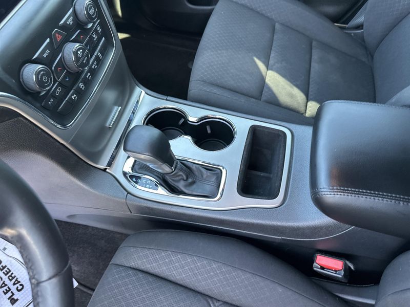 Used 2018 Jeep Grand Cherokee Laredo EImage 24