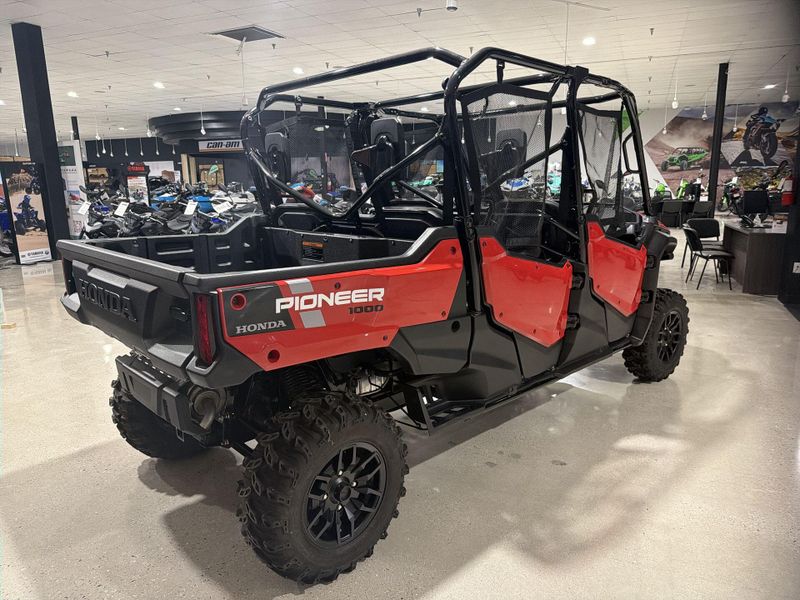 New 2025 Honda PIONEER 1000-6 DLX CREW Image 17