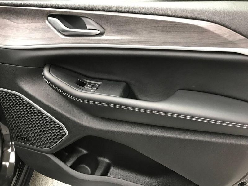 Used 2023 Jeep Grand Cherokee LimitedImage 22