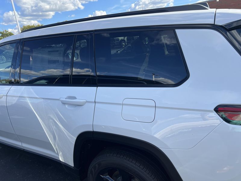 New 2025 Jeep Grand Cherokee L Limited 4x4Image 10