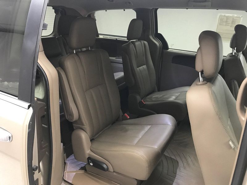 2015 Chrysler Town & Country Touring-LImage 19