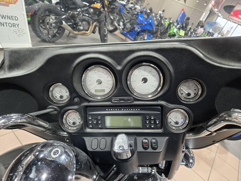 USED 2009 HARLEY STREET GLIDE Image 18