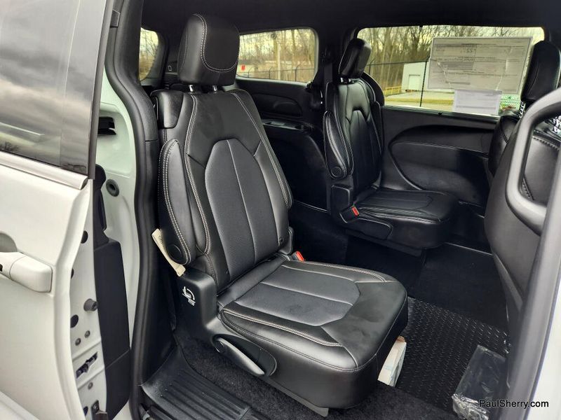 New 2026 Chrysler Voyager Lx