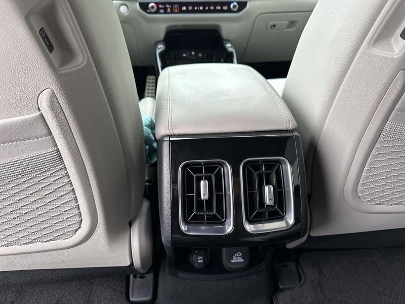 2025 Kia Sorento Plug-In Hybrid SX PrestigeImage 23