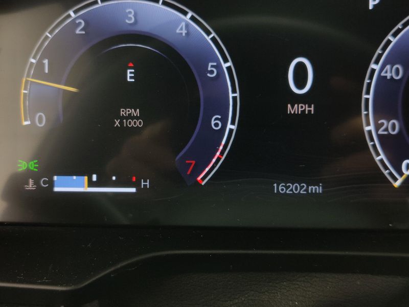 Used 2024 Jeep Grand Cherokee Laredo Luxury Tech V6 4X4Image 28