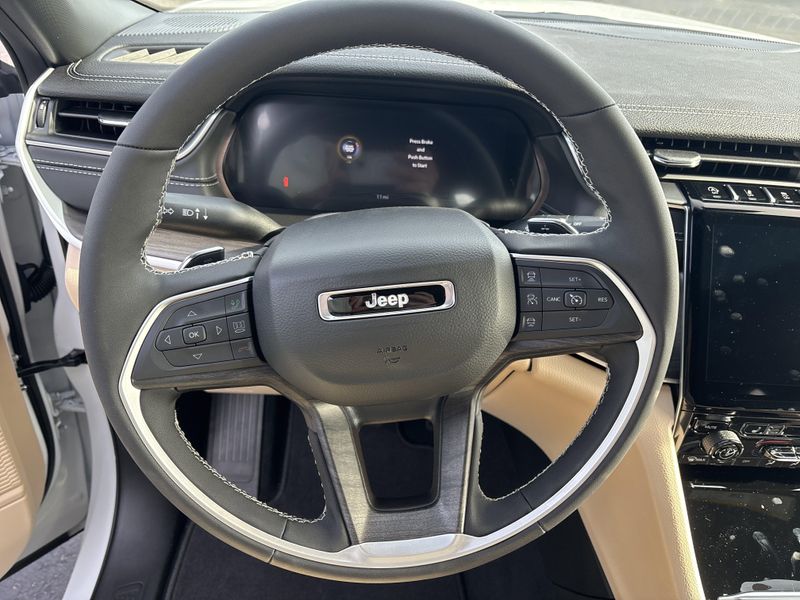 New 2025 Jeep Grand Cherokee Limited 4x4Image 19