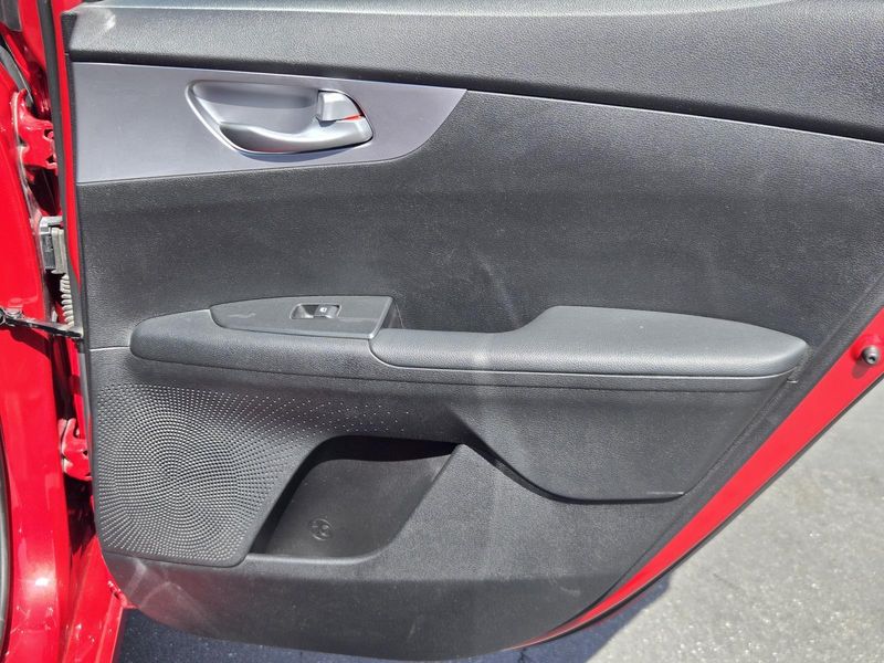 Used 2023 Kia Forte LXS IVT
