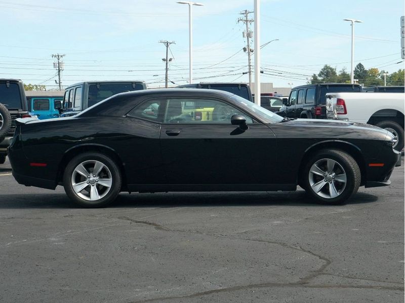 2018 Dodge Challenger SXTImage 10