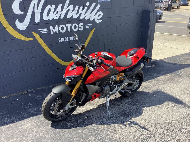 New 2025 Ducati STREETFIGHTER V2S 
