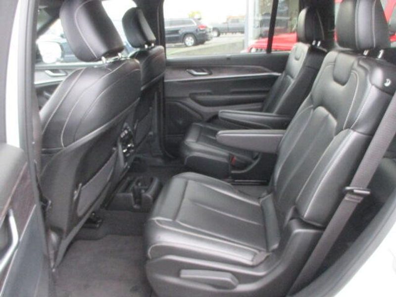 Used 2024 Jeep Grand Cherokee L LimitedImage 23