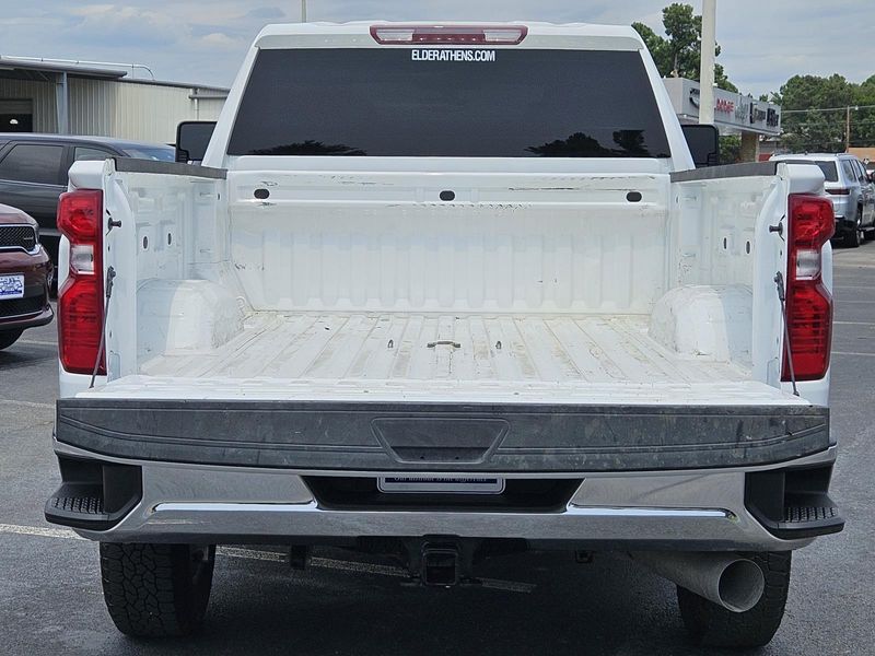  Chevrolet Silverado 2500HD Image 10