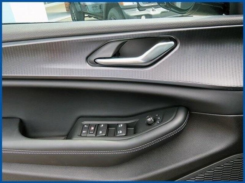 New 2025 Jeep Grand Cherokee Altitude XImage 12
