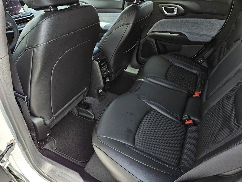 2025 Jeep Compass Latitude 4x4Image 27