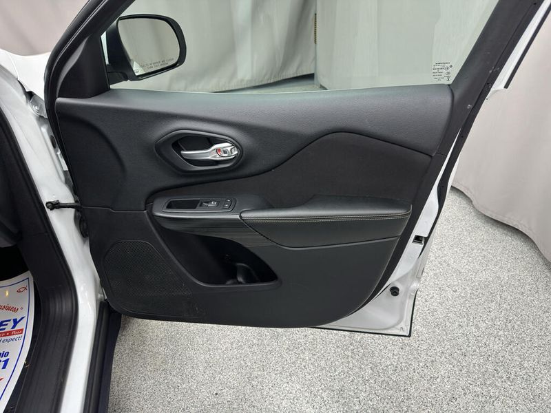 Used 2015 Jeep Cherokee LatitudeImage 16