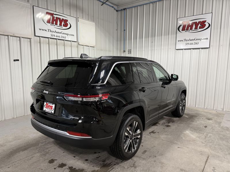 New 2027 Jeep Grand Cherokee Limited 4x4Image 3