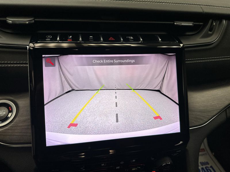 Used 2023 Jeep Grand Cherokee OverlandImage 10
