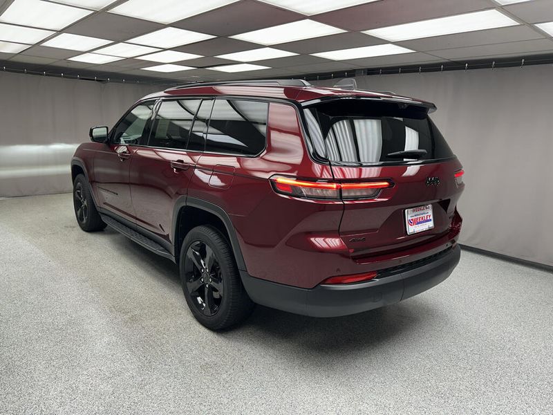 Used 2025 Jeep Grand Cherokee L LimitedImage 2