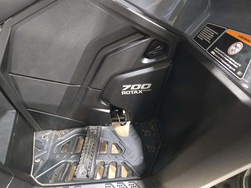 2025 Can-Am OUTLANDER 700 GRANITE GRAY Image 20