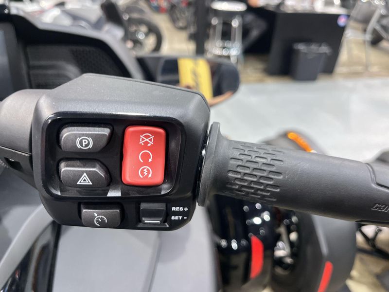 New 2024 Can-Am SPYDER F3 LIMITED (SE6) Image 11