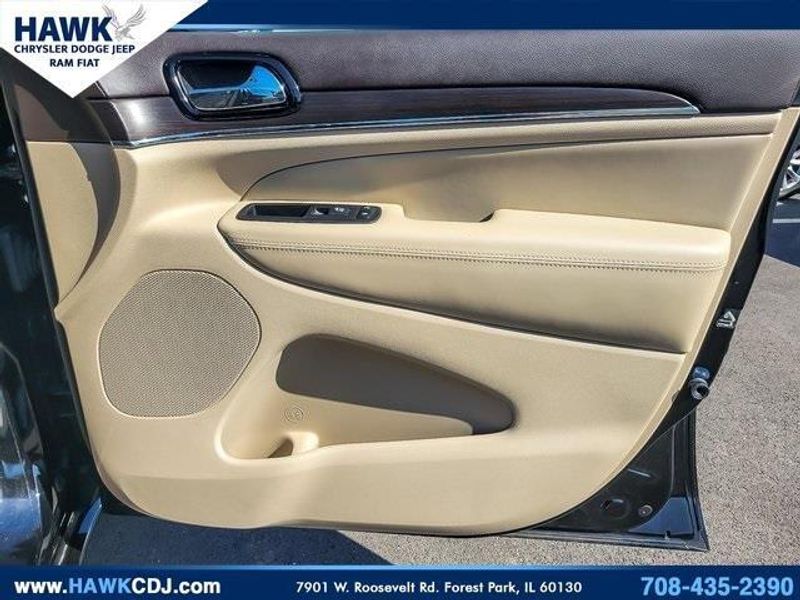 2019 Jeep Grand Cherokee Overland photo 20