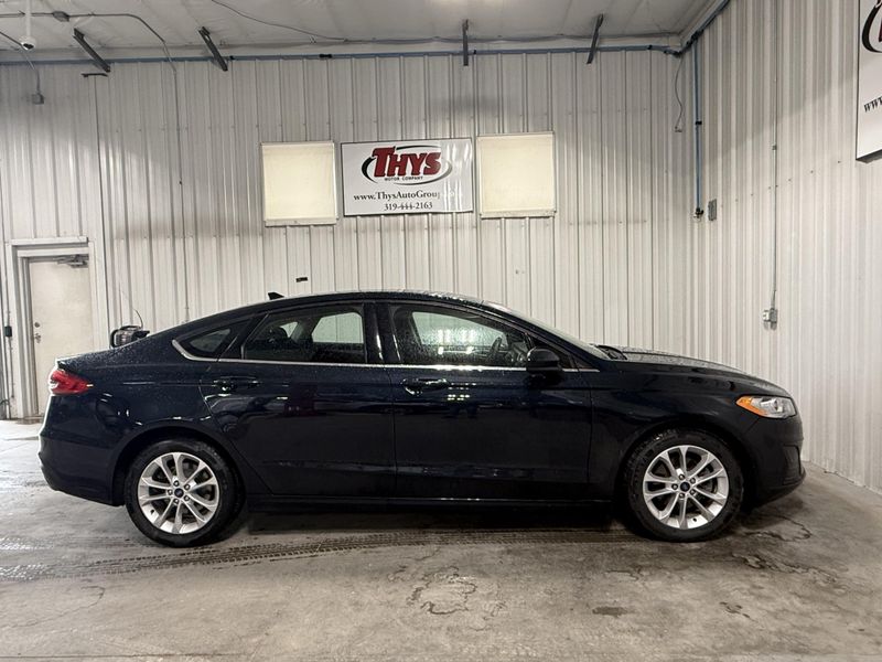 Used 2020 Ford Fusion SEImage 2