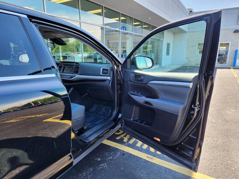 Used 2019 Toyota Highlander LE