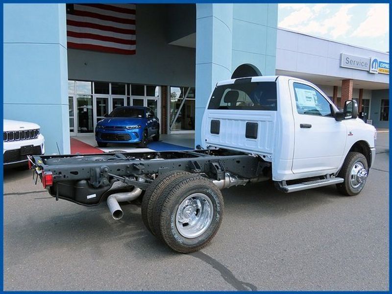 2024 RAM 3500 Chassis Cab TradesmanImage 7