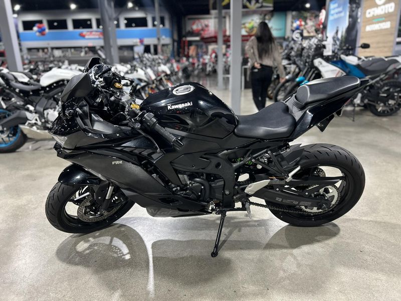 Used 2024 Kawasaki NINJA ZX-4RR Image 15